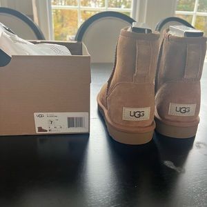 Classic Ugg Mini Size 7 Chestnut Brand New